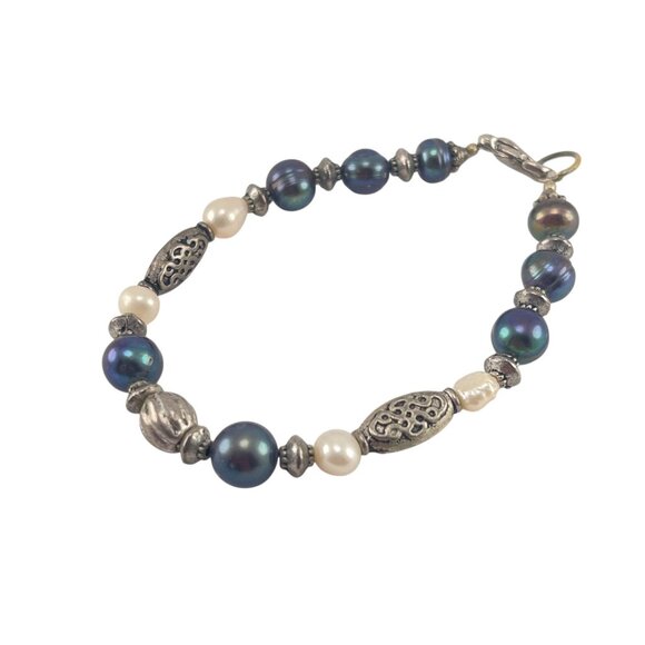 Handcrafted Elegant Freshwater Pearl and Metal Bead Bracelet - Picture 3 of 6